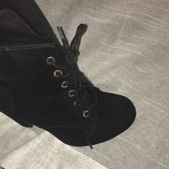 Black lace up booties - Picture 2 of 5
